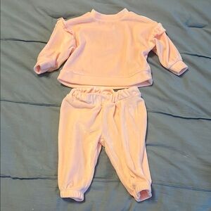 Carter’s Adorable Pink Toddler Outfit. Very soft and like new.